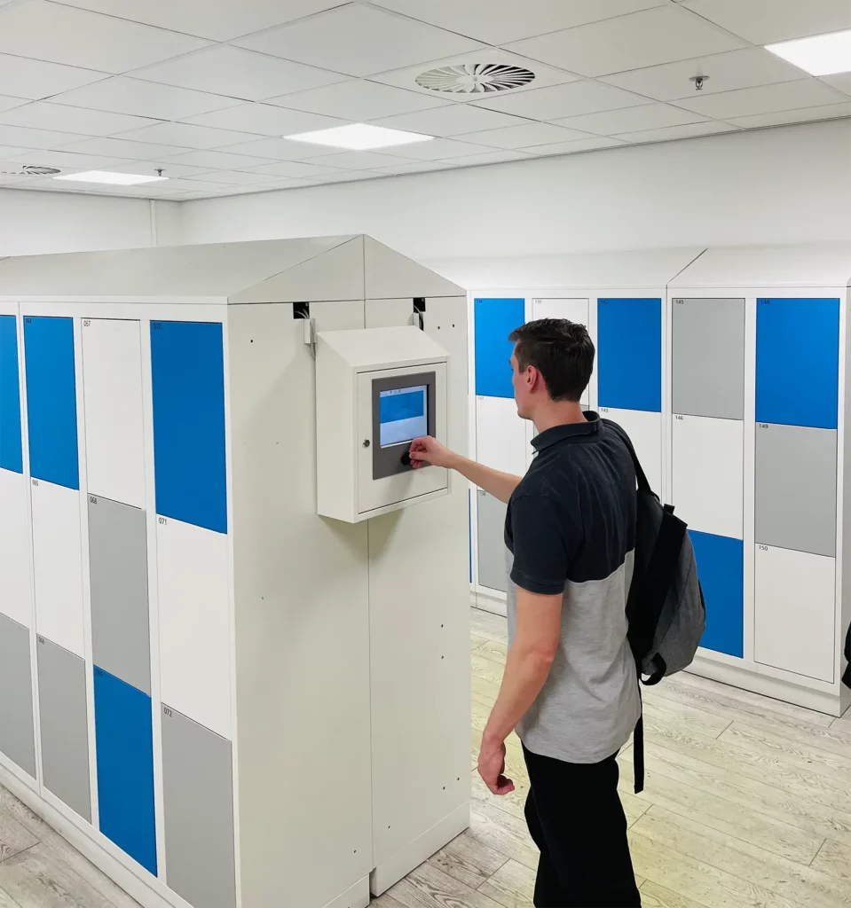 Smart clothes locker gym