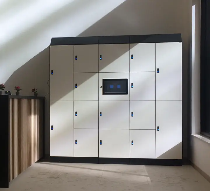 Parcel reception via Smart Lockers